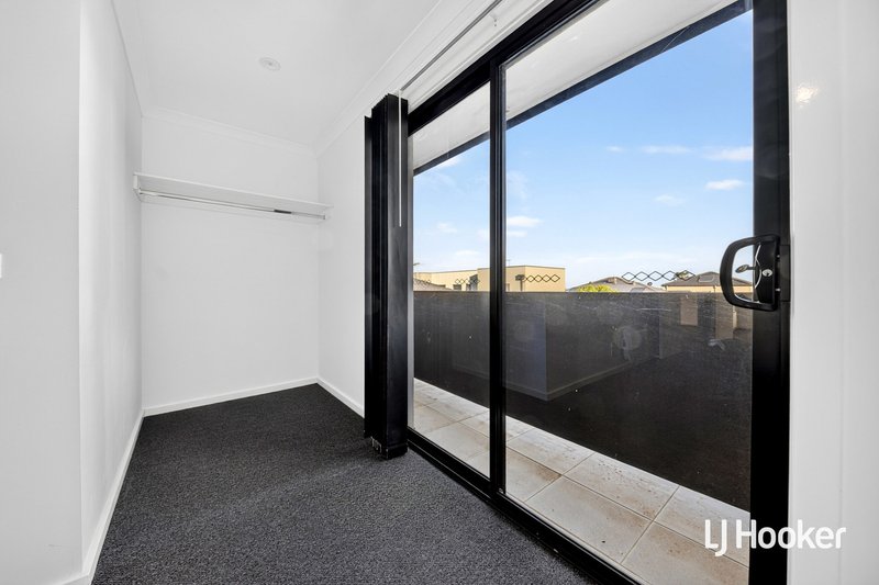 Photo - 2/16 Chevron Street, Tarneit VIC 3029 - Image 7