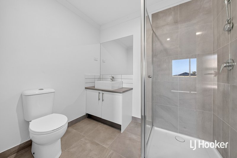 Photo - 2/16 Chevron Street, Tarneit VIC 3029 - Image 8