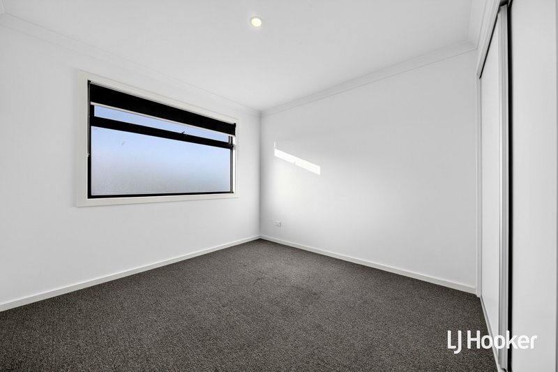Photo - 2/16 Chevron Street, Tarneit VIC 3029 - Image 10