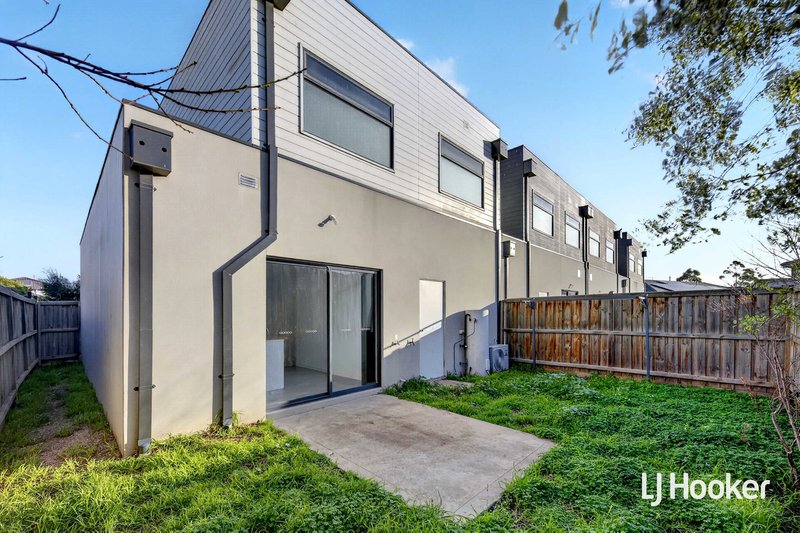 Photo - 2/16 Chevron Street, Tarneit VIC 3029 - Image 12