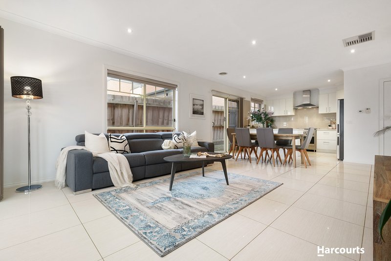 Photo - 2/16 Churchill Avenue, Chadstone VIC 3148 - Image 3