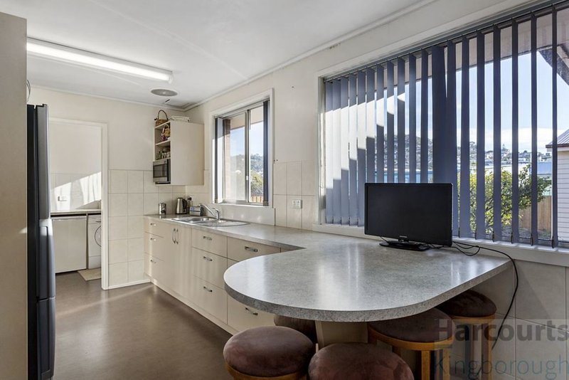 Photo - 216 Clarence Street, Howrah TAS 7018 - Image 7