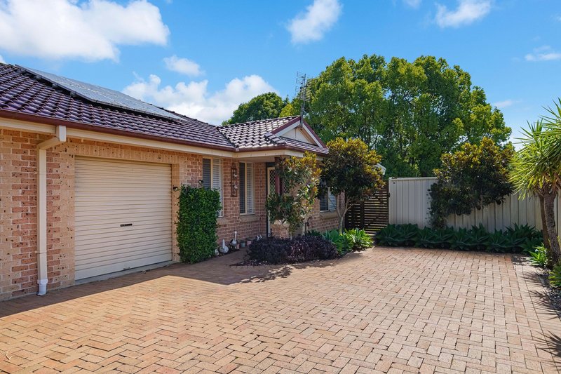 Photo - 2/16 Coraki Close, Ourimbah NSW 2258 - Image 2