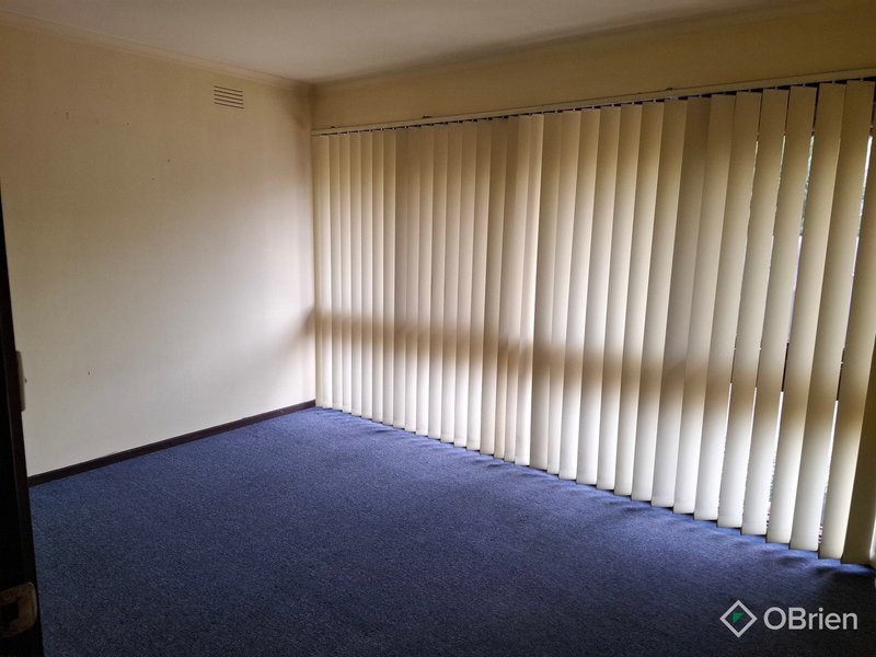 Photo - 2/16 Doolan Street, Werribee VIC 3030 - Image 4