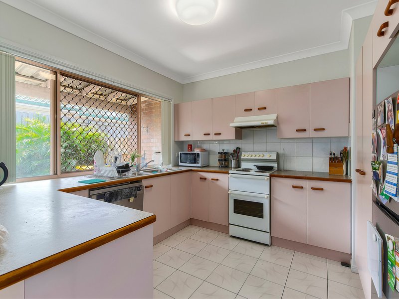 Photo - 2/16 Griffith Street, Everton Park QLD 4053 - Image 2