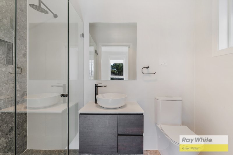 Photo - 2/16 Kaluga Street, Busby NSW 2168 - Image 4