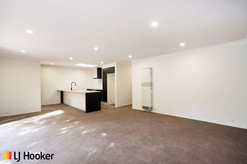 Photo - 21/6 Kemsley Place, Pearce ACT 2607 - Image 3