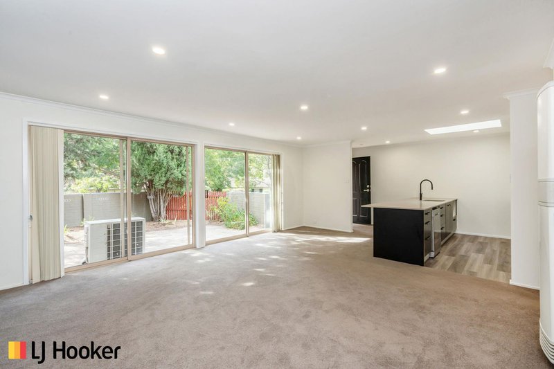 Photo - 21/6 Kemsley Place, Pearce ACT 2607 - Image 4