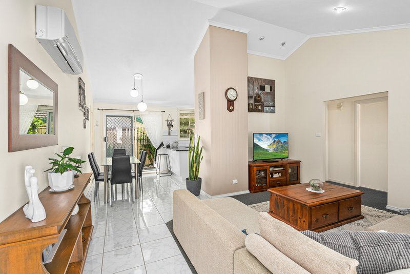 Photo - 2/16 Kianga Close, Flinders NSW 2529 - Image 3