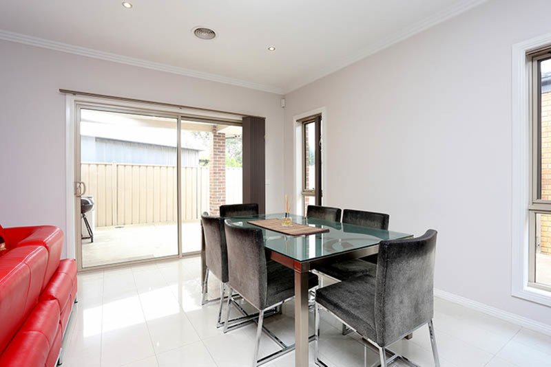 Photo - 2/16 Larch Street, Thomastown VIC 3074 - Image 3