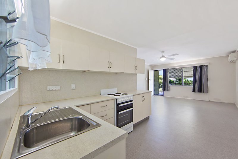 Photo - 2/16 Leeds Street, Gulliver QLD 4812 - Image 4