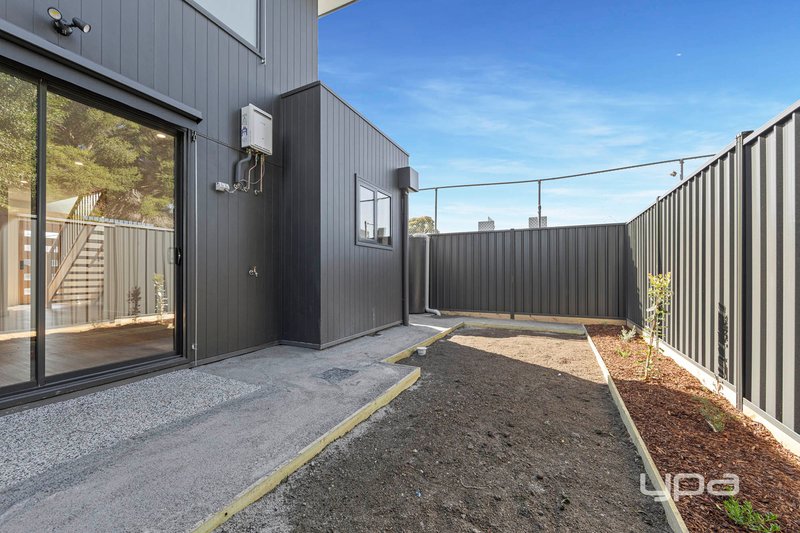 Photo - 2/16 Lester Avenue, St Albans VIC 3021 - Image 5