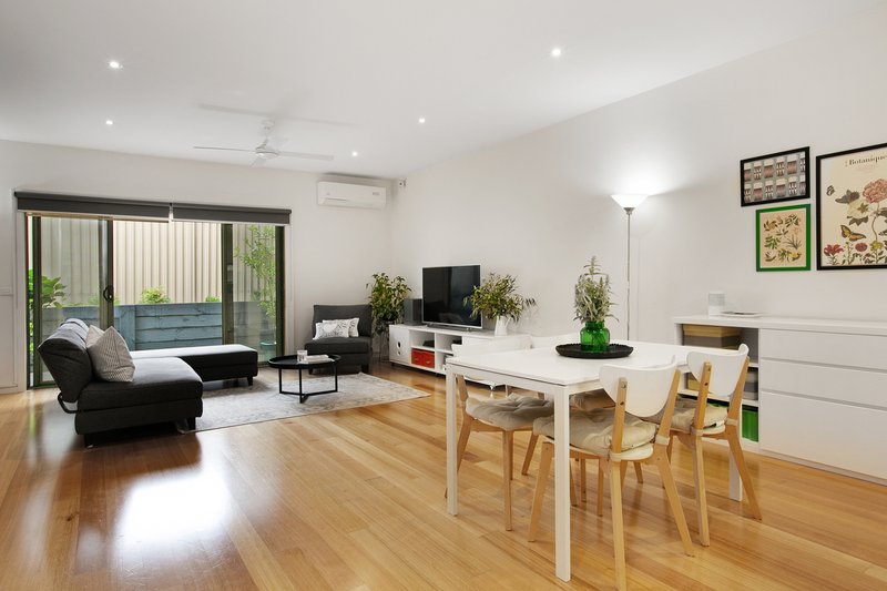 Photo - 2/16 Lyonsville Avenue, Preston VIC 3072 - Image 2