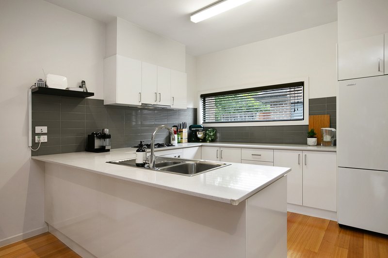 Photo - 2/16 Lyonsville Avenue, Preston VIC 3072 - Image 4
