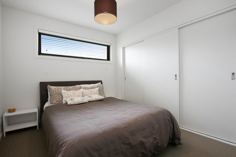 Photo - 2/16 Lyonsville Avenue, Preston VIC 3072 - Image 8