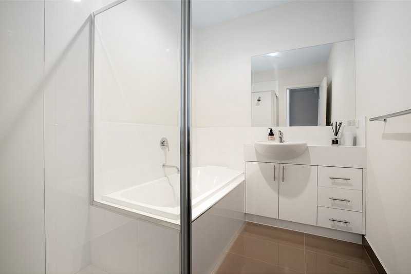 Photo - 2/16 Lyonsville Avenue, Preston VIC 3072 - Image 11