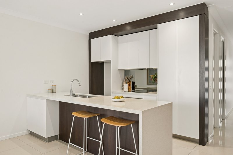Photo - 2/16 Monmouth Street, Morningside QLD 4170 - Image 3
