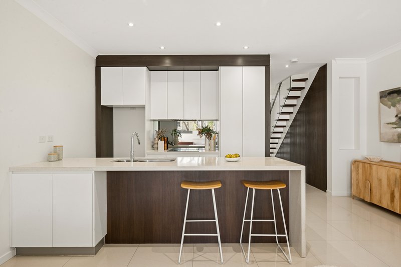 Photo - 2/16 Monmouth Street, Morningside QLD 4170 - Image 5