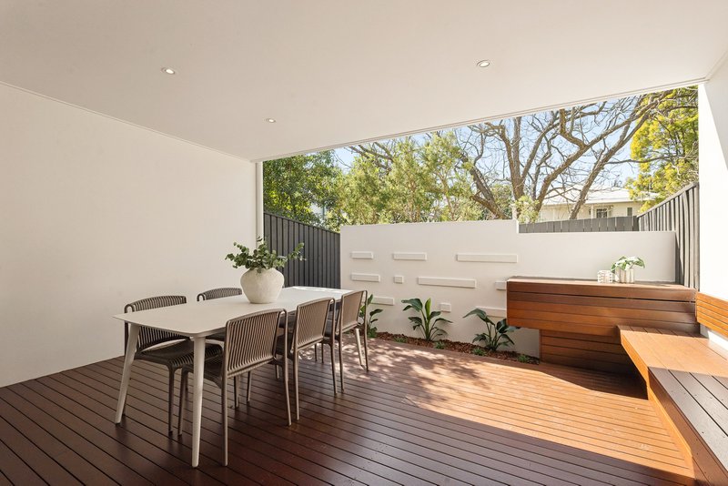 Photo - 2/16 Monmouth Street, Morningside QLD 4170 - Image 11