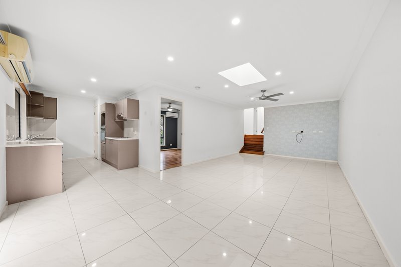 Photo - 2/16 Penrhyn Street, Pacific Pines QLD 4211 - Image 7