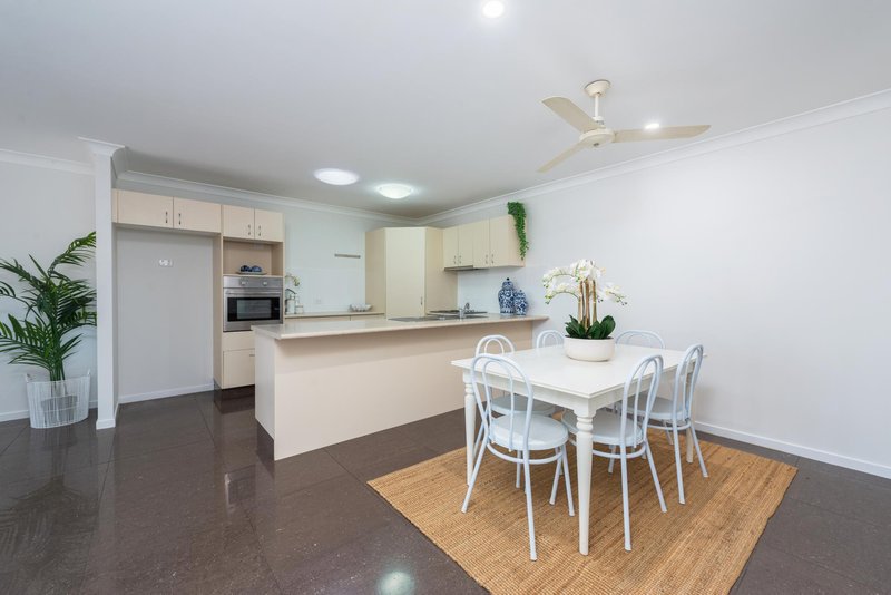 Photo - 2/16 Redstart Street, Upper Coomera QLD 4209 - Image 9