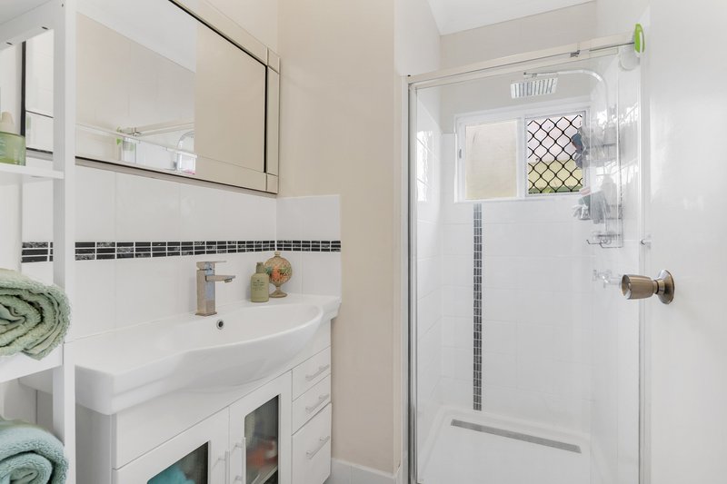 Photo - 2/16 Robert Road, Bentley Park QLD 4869 - Image 10