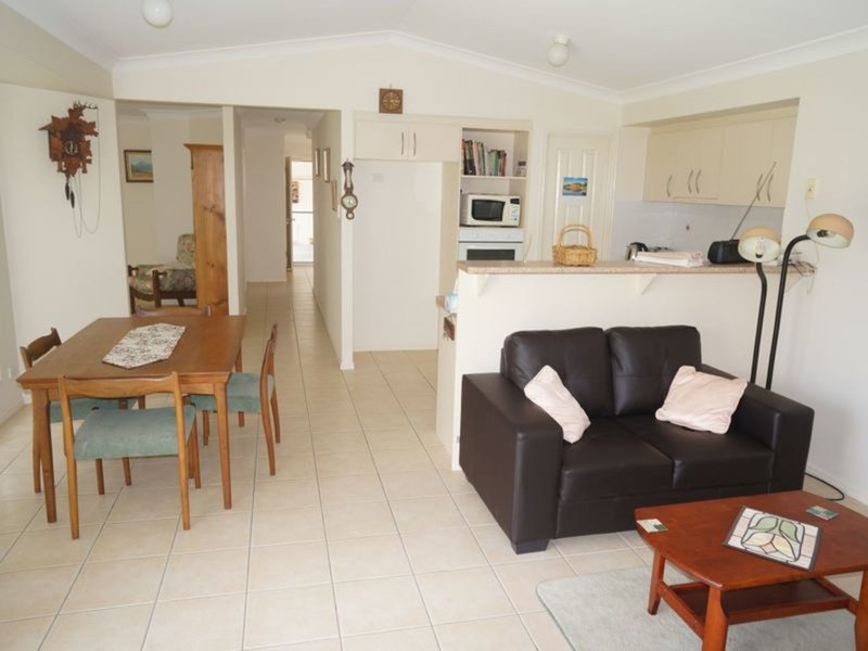 Photo - 2/16 Rosier Place, Old Bar NSW 2430 - Image 6