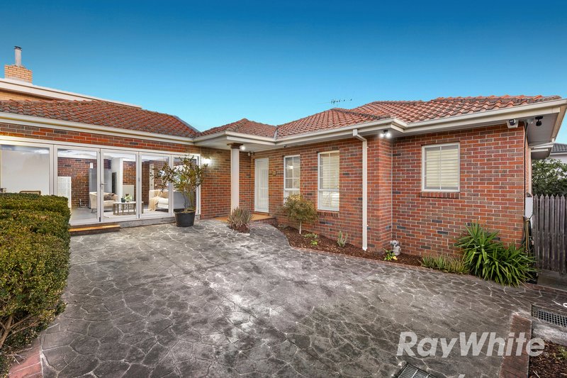 Photo - 2/16 Schulz Street, Bentleigh East VIC 3165 - Image 1