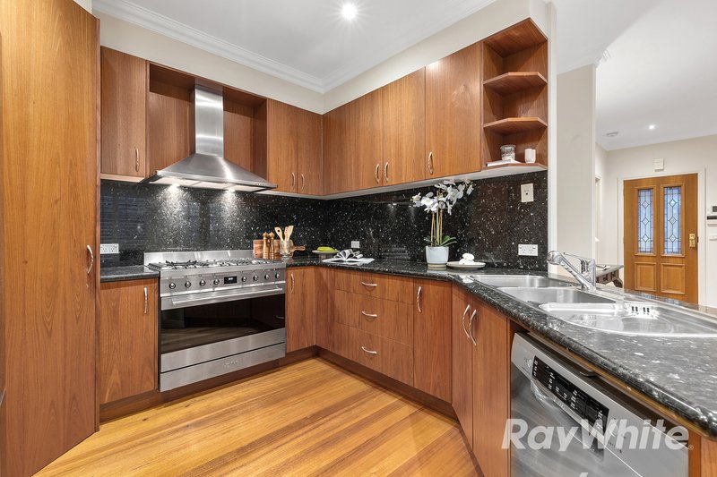 Photo - 2/16 Schulz Street, Bentleigh East VIC 3165 - Image 8