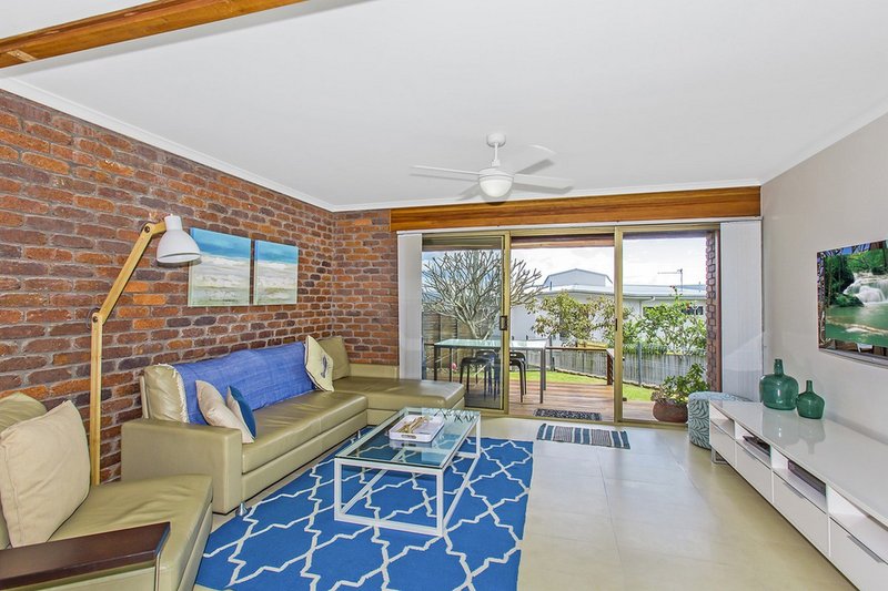 Photo - 2/16 Seaview Street, Kingscliff NSW 2487 - Image 3