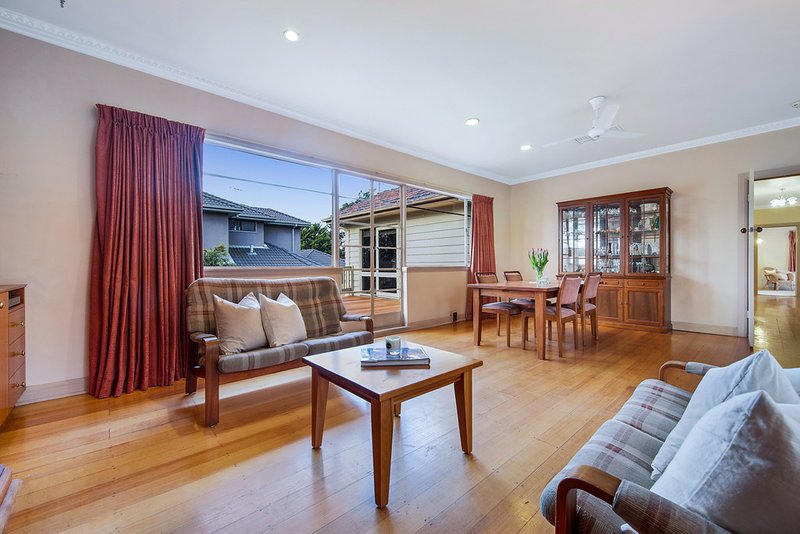 Photo - 216 Stephensons Road, Mount Waverley VIC 3149 - Image 3