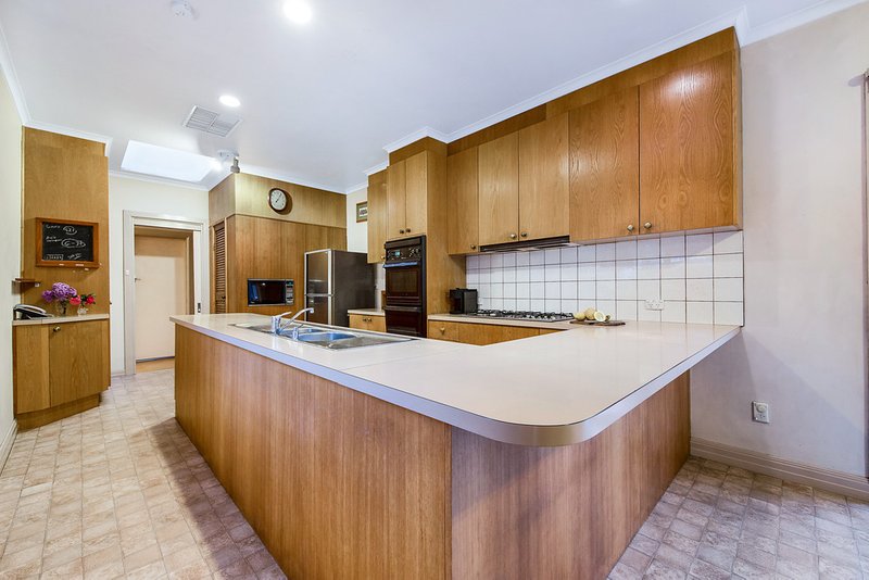 Photo - 216 Stephensons Road, Mount Waverley VIC 3149 - Image 6