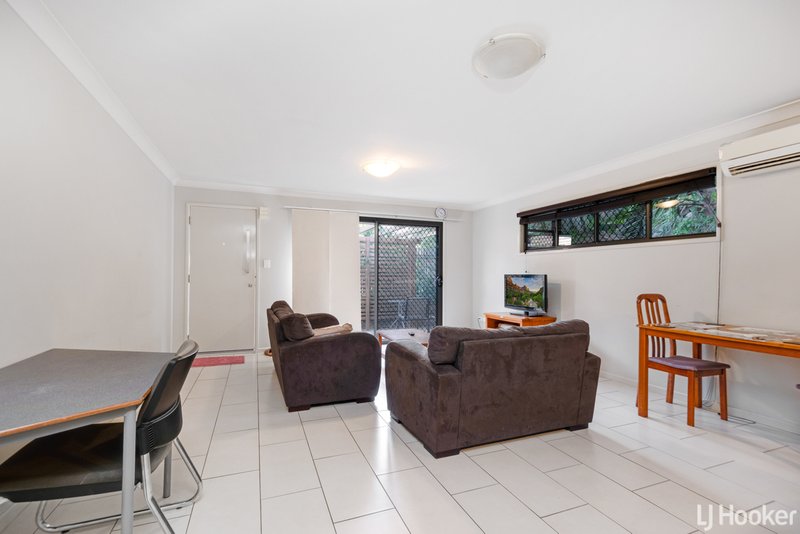 Photo - 2/16 Thurston Street, Allenstown QLD 4700 - Image 3