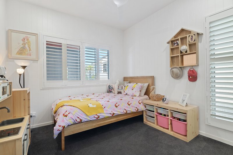 Photo - 2/16 Upper Gay Terrace, Kings Beach QLD 4551 - Image 11