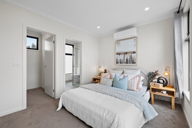 Photo - 2/16 View Road, Bayswater VIC 3153 - Image 6