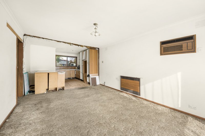 Photo - 2/16 Wantirna Road, Ringwood VIC 3134 - Image 3