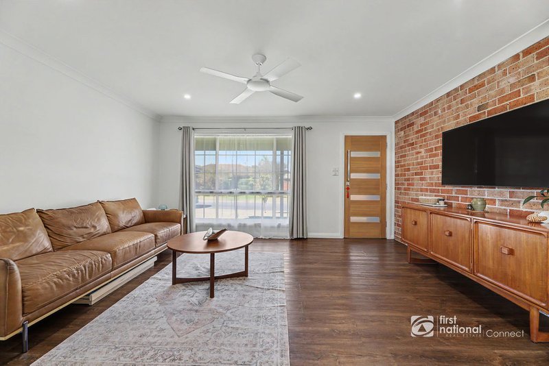 Photo - 2/16 Winnifred Road, Mcgraths Hill NSW 2756 - Image 2