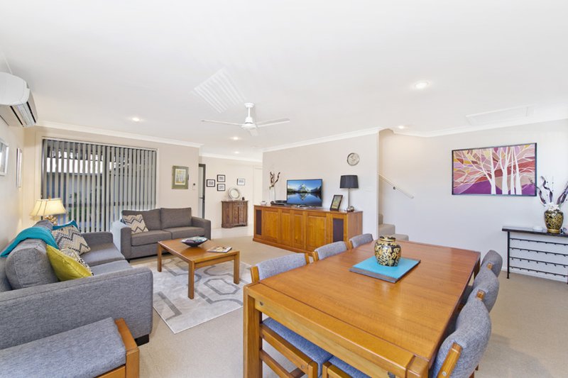 Photo - 2/16 Wyandra Crescent, Port Macquarie NSW 2444 - Image 2