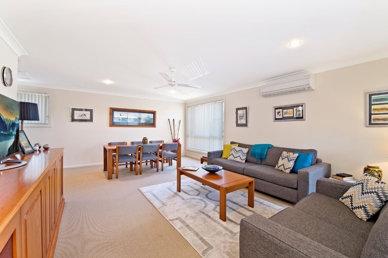 Photo - 2/16 Wyandra Crescent, Port Macquarie NSW 2444 - Image 3