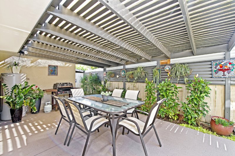 Photo - 2/16 Wyandra Crescent, Port Macquarie NSW 2444 - Image 11