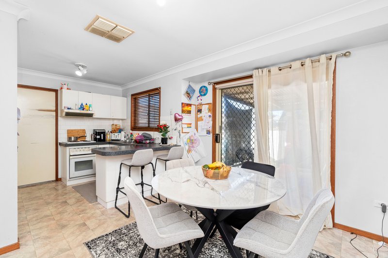 Photo - 2/16 Yungana Place, Glenfield Park NSW 2650 - Image 3