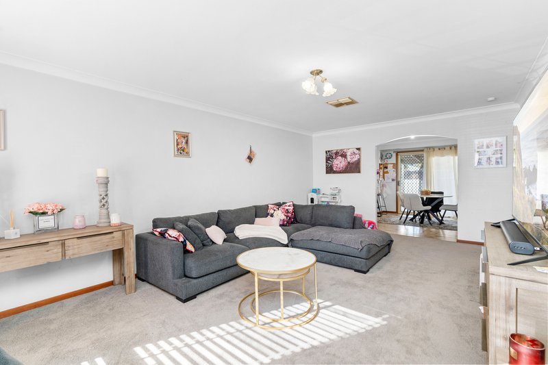 Photo - 2/16 Yungana Place, Glenfield Park NSW 2650 - Image 4