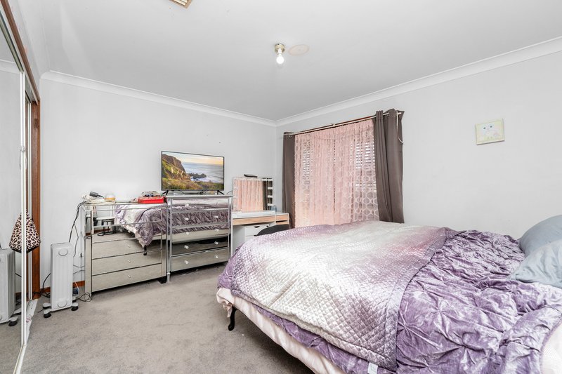 Photo - 2/16 Yungana Place, Glenfield Park NSW 2650 - Image 5