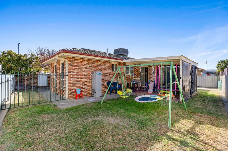 Photo - 2/16 Yungana Place, Glenfield Park NSW 2650 - Image 9