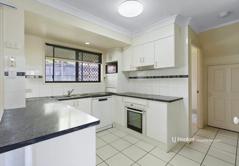 Photo - 2/160 Chesterfield Crescent, Kuraby QLD 4112 - Image 3