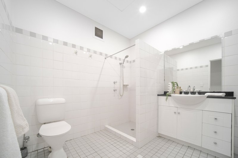 Photo - 216/1 Missenden Road, Camperdown NSW 2050 - Image 9