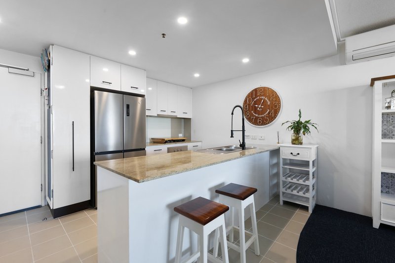 Photo - 216/105 Scarborough Street, Southport QLD 4215 - Image 4