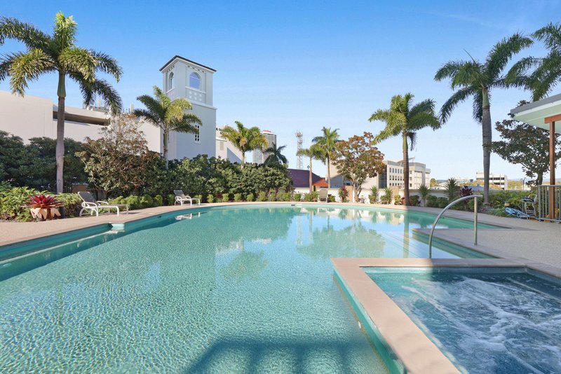 Photo - 216/105 Scarborough Street, Southport QLD 4215 - Image 16