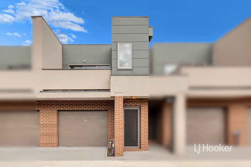 Photo - 21/64 Escapade Boulevard, Craigieburn VIC 3064 - Image 1