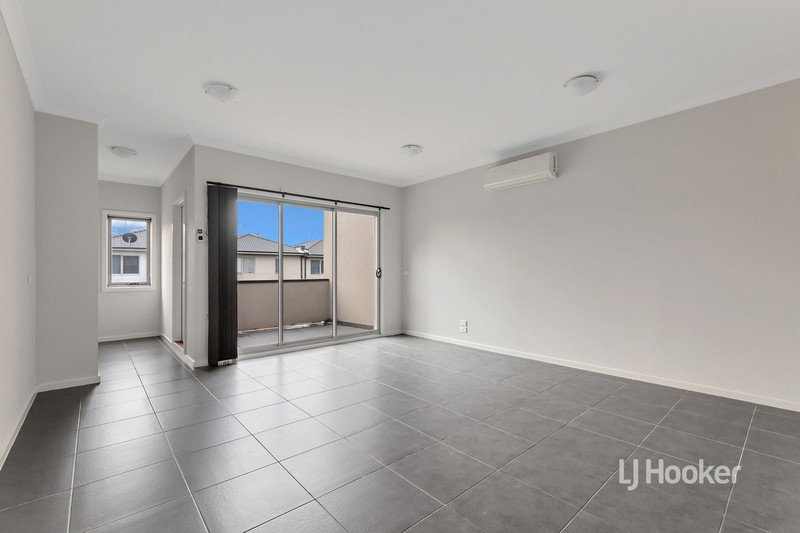 Photo - 21/64 Escapade Boulevard, Craigieburn VIC 3064 - Image 4